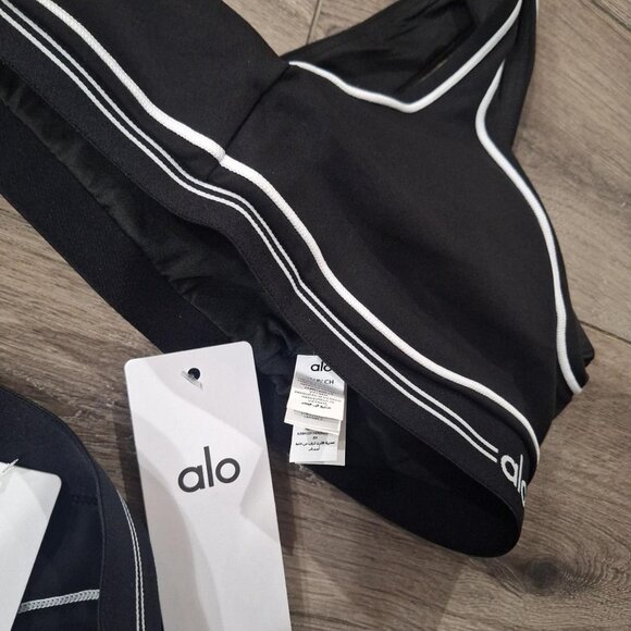 Alo Yoga Airbrush Heart Throb Bra And Legging Set Color Black/White Authentic - Picture 6 of 6